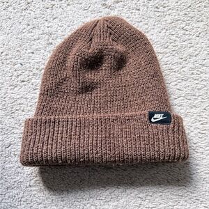 nike -  brown ribbed beanie